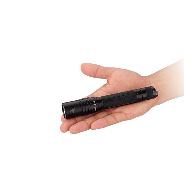 Фонарь Fenix E20 (2015) Cree XP-E2 LED, E20XPE2 E20XPE2 от прозводителя Fenix